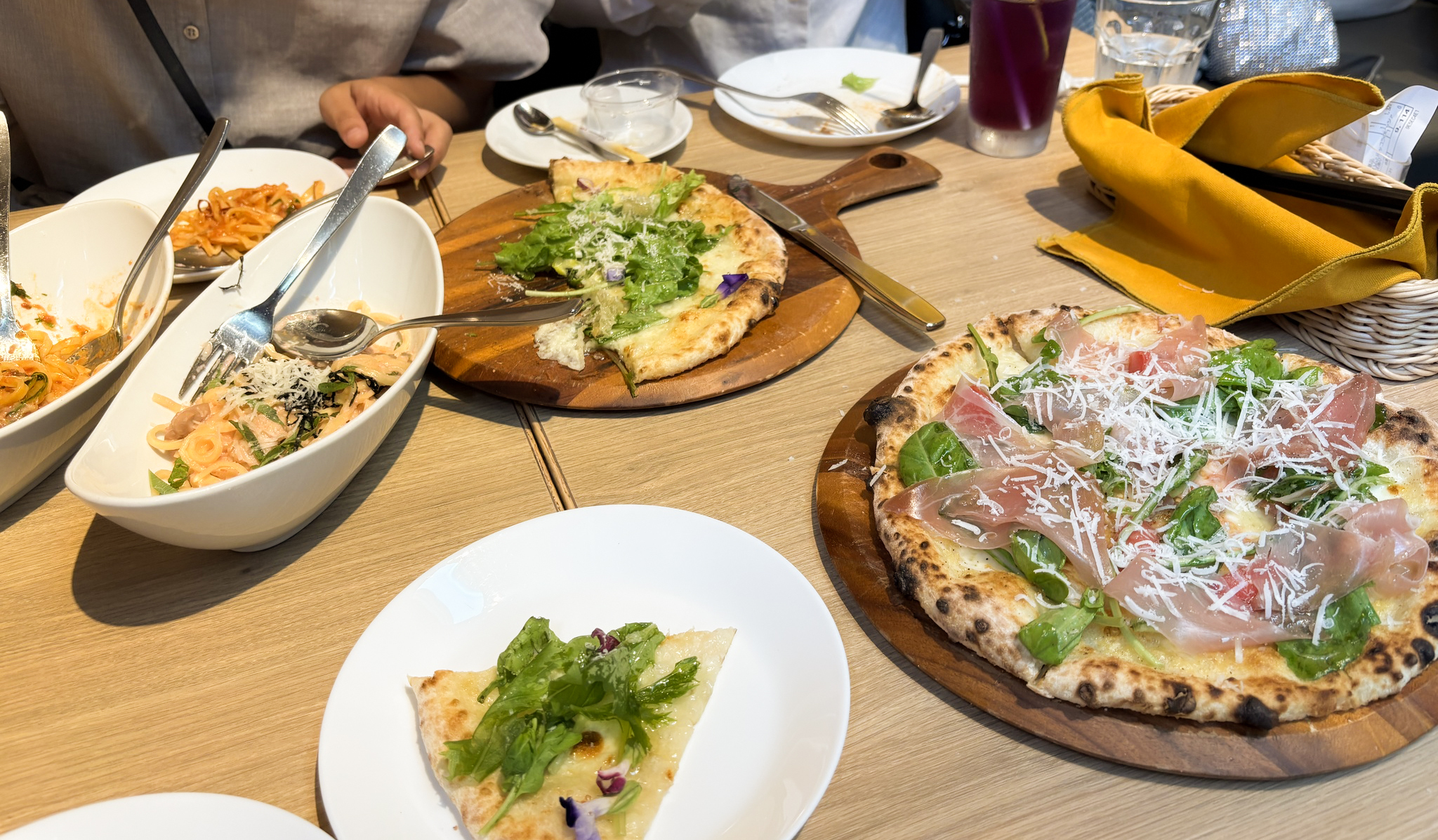 スタッフ試食会の様子